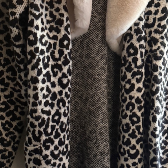 New Sincerely Jules Leopard Cardigan long sleeve duster sweater fur trim sz L - Picture 4 of 5